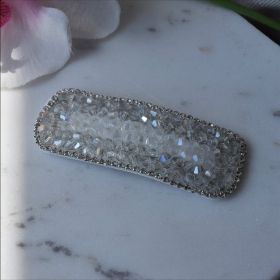 голяма елегантна фиба с кристални мъниста  в бяло и сребристо
