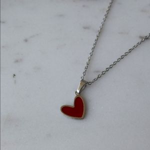 Дамско колие от медицинска стомана "Червено сърце"