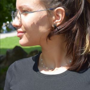 Нежно колие от невидима корда, кристални мъниста и перла "Нощна перла"