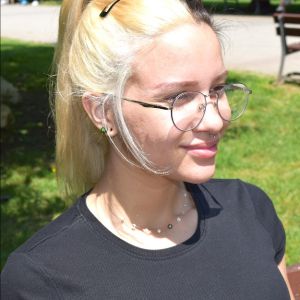 Нежно колие от невидима корда, кристални мъниста и перла "Нощна перла"